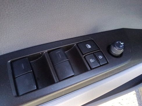 Used 2023 Toyota Camry SE image 12