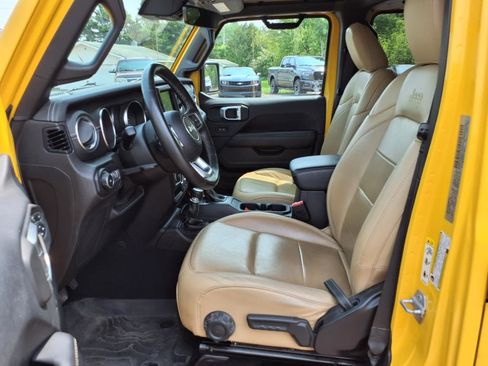 Used 2019 Jeep Wrangler Unlimited Sahara w/ Quick Order Package 24M Moab image 10