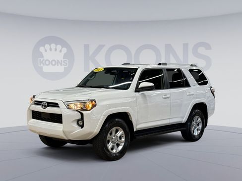 Used 2024 Toyota 4Runner SR5 AWD/4WD image 5