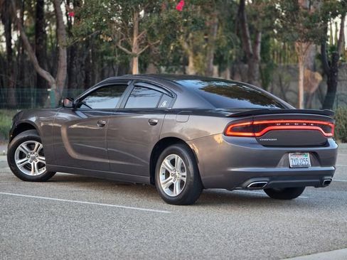 Used 2017 Dodge Charger SE RWD image 16