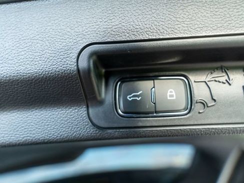 Used 2023 Ford Explorer XLT w/ Equipment Group 202A RWD image 21