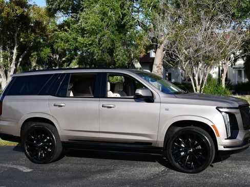 Used 2025 Cadillac Escalade Sport Platinum w/ LPO, ONYX Package image 40