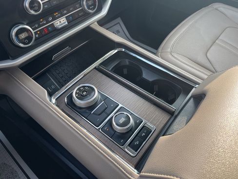 Used 2024 Ford Expedition Max Limited image 26