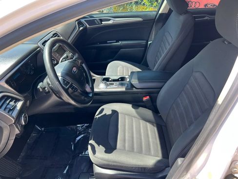 Used 2017 Ford Fusion SE FWD image 8