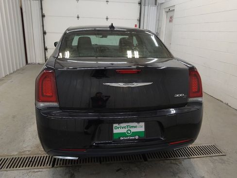 Used 2017 Chrysler 300 S image 6