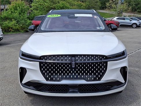 Certified 2025 Lincoln Nautilus Reserve AWD/4WD image 2