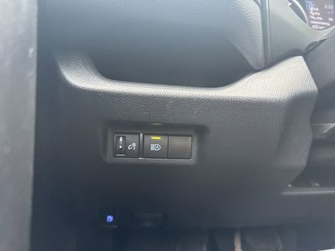 Used 2022 Toyota RAV4 LE AWD/4WD image 25