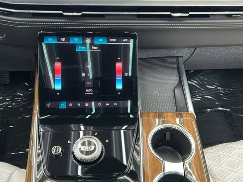 Used 2025 Cadillac Escalade Sport Platinum w/ LPO, ONYX Package image 20