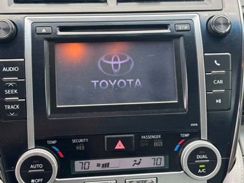 Used 2013 Toyota Camry XLE w/ Leather Pkg FWD image 6