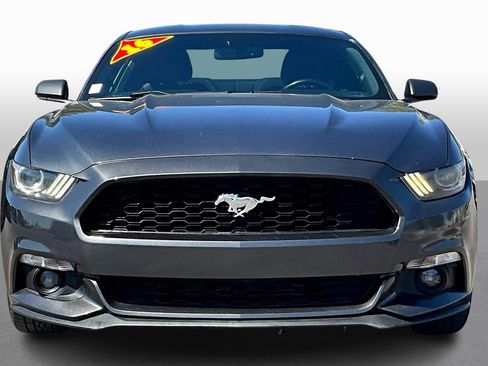 Used 2016 Ford Mustang Coupe image 3