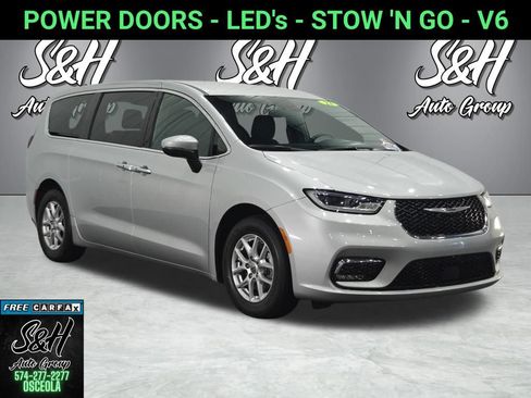 Used 2023 Chrysler Pacifica Touring FWD image 1