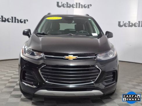 Used 2019 Chevrolet Trax LT w/ LT Convenience Package image 2
