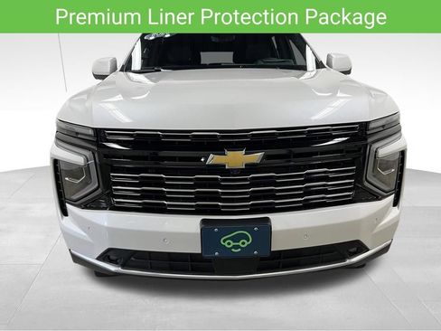 Certified 2025 Chevrolet Suburban High Country AWD/4WD image 10