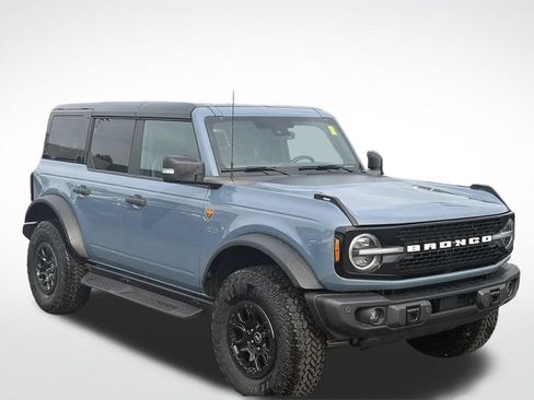 Used 2025 Ford Bronco Badlands AWD/4WD image 2