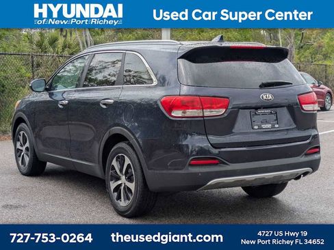 Used 2017 Kia Sorento EX image 3
