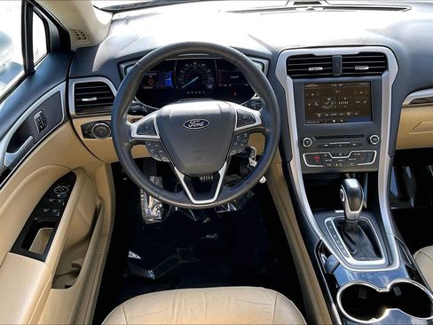 Used 2016 Ford Fusion SE w/ Equipment Group 202A image 5