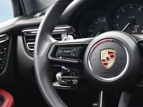 Used 2025 Porsche Macan AWD/4WD image 21