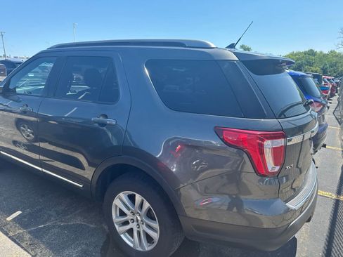 Used 2018 Ford Explorer XLT w/ Equipment Group 201A AWD/4WD image 16