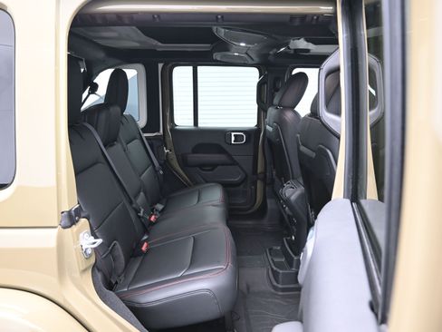 Used 2025 Jeep Wrangler Unlimited Rubicon image 11