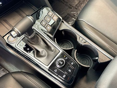 Used 2025 Kia Sportage SX image 16