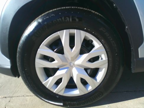 Used 2025 Toyota Corolla Cross L image 16