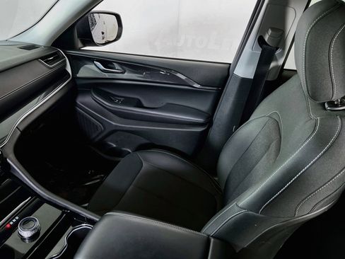 Used 2023 Jeep Grand Cherokee Laredo w/ Luxury Tech Group I image 22