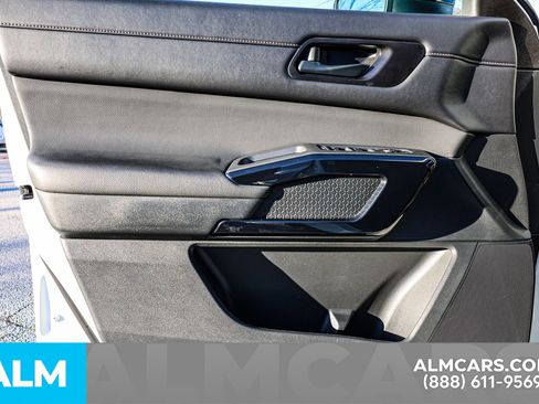 Used 2025 Nissan Pathfinder S image 45