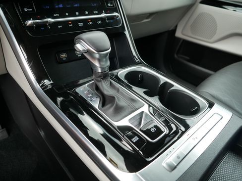 Certified 2023 Kia Carnival EX FWD image 24