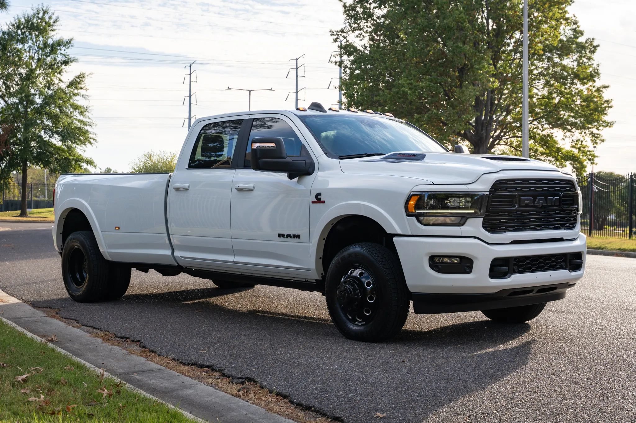 Used 2024 RAM 3500 Limited w/ Night Edition AWD/4WD image 4