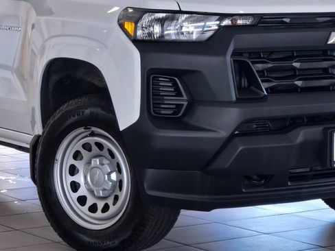 Used 2025 Chevrolet Colorado W/T AWD/4WD image 2