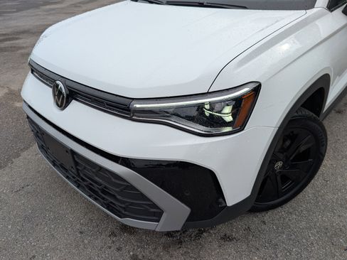 Used 2025 Volkswagen Taos SE w/ Black Wheel Package FWD image 13