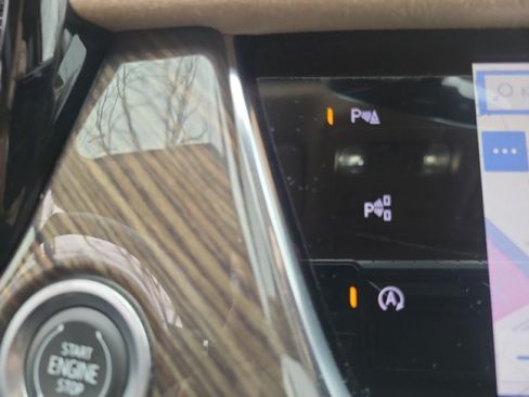 Used 2023 Cadillac XT6 FWD image 32