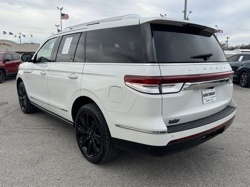 Used 2022 Lincoln Navigator Reserve image 4