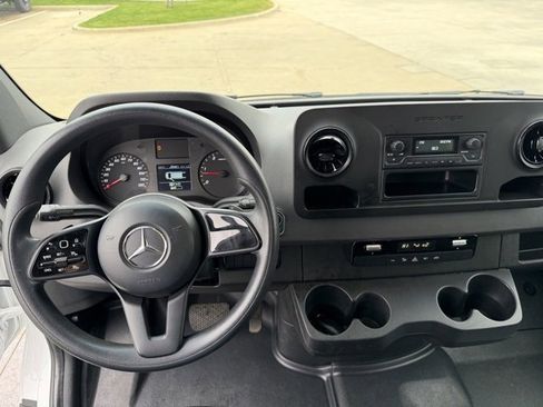 Used 2022 Mercedes-Benz Sprinter 3500 image 12