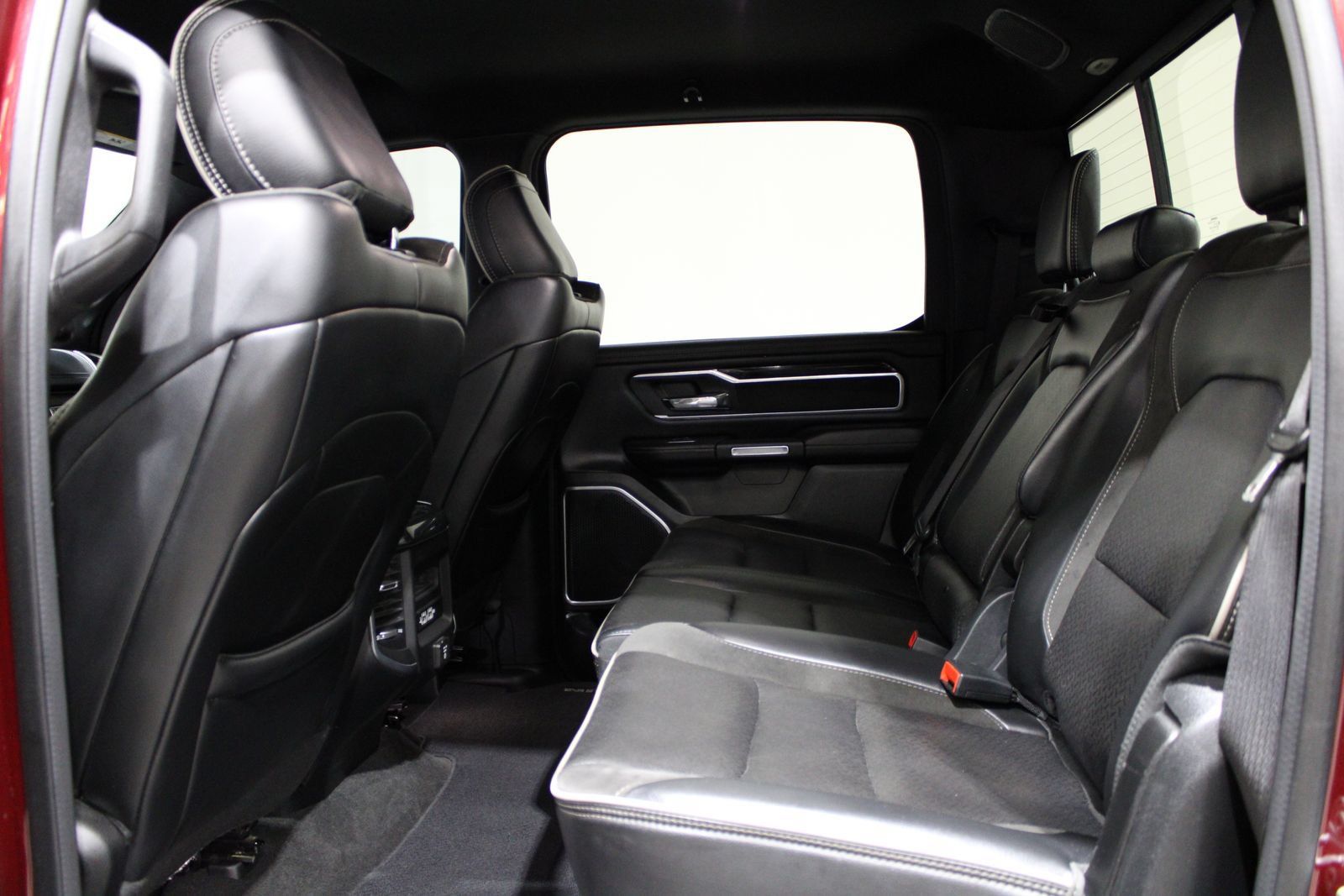 Used 2020 RAM 1500 Laramie w/ Sport Appearance Package AWD/4WD image 15