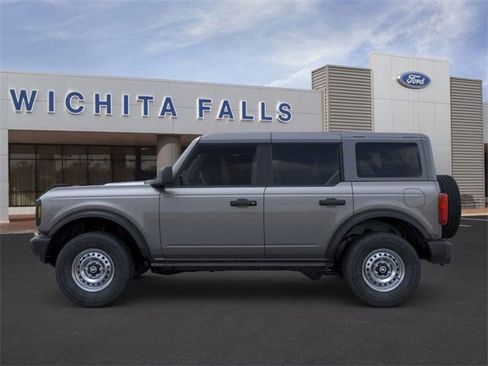 New 2025 Ford Bronco Base image 3