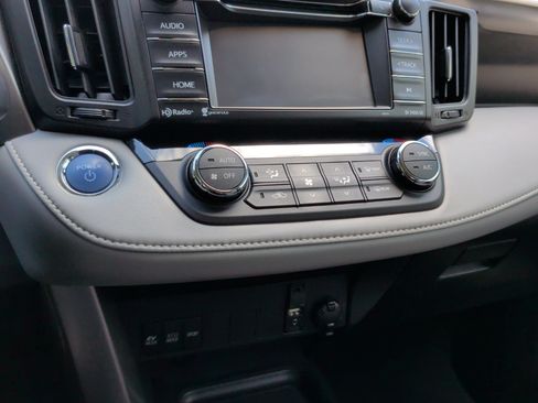 Used 2018 Toyota RAV4 XLE AWD/4WD image 20