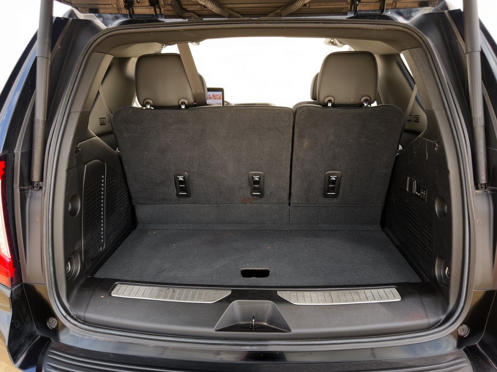 Used 2023 GMC Yukon Denali RWD image 28