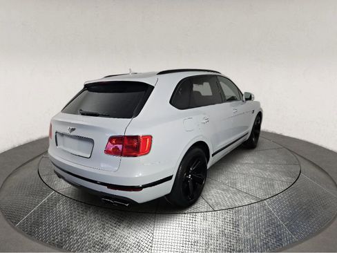 Used 2019 Bentley Bentayga image 2