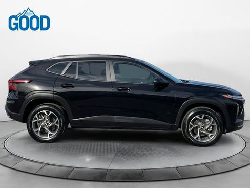 Used 2025 Chevrolet Trax LT w/ LT Convenience Package image 6