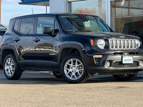 Used 2023 Jeep Renegade Latitude AWD/4WD image 2