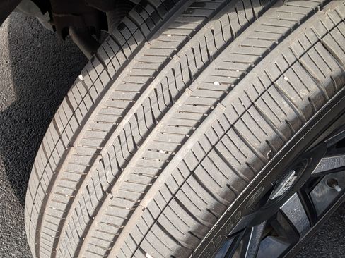 Used 2019 Cadillac Escalade Luxury image 12