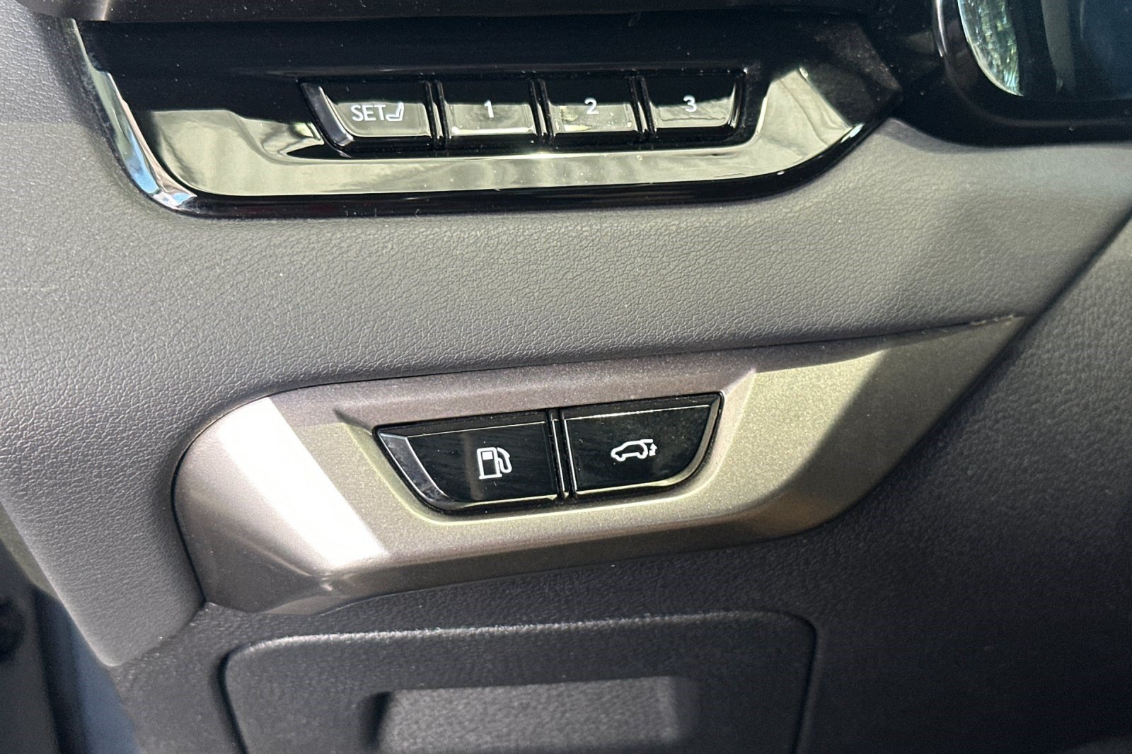 Used 2023 Lexus RX 350h w/ Cold Area Package AWD/4WD image 36