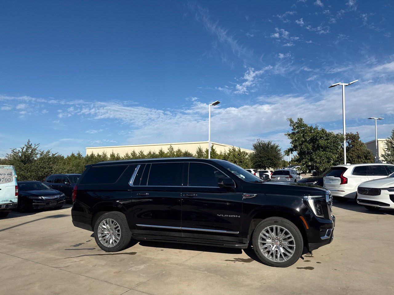 Used 2025 GMC Yukon XL Elevation w/ Elevation Premium Package AWD/4WD image 7