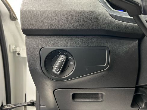 Used 2022 Volkswagen Tiguan SE R-Line image 19