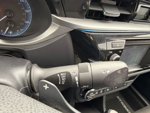 Used 2014 Toyota Corolla S image 37