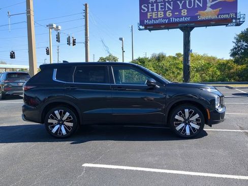 New 2026 Mitsubishi Outlander SE FWD image 5
