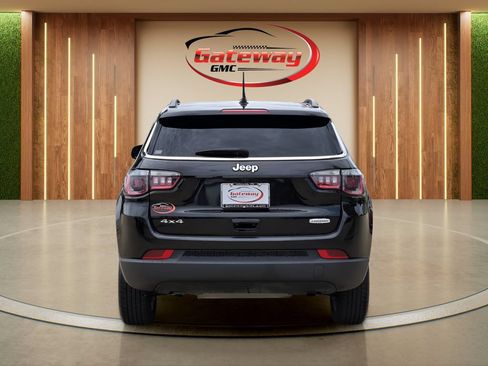 Used 2025 Jeep Compass Latitude AWD/4WD image 6
