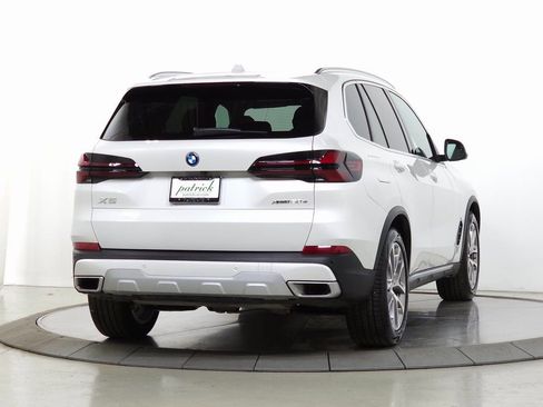 Used 2025 BMW X5 xDrive50e w/ Parking Assistance Package AWD/4WD image 11