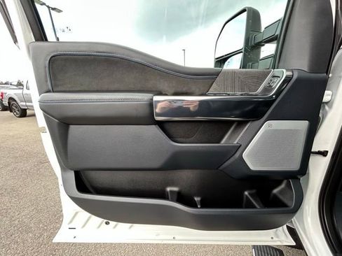 Used 2025 Ford F350 Platinum image 38